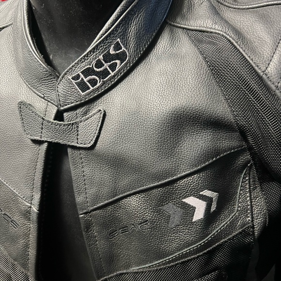 Black Performance Jacket with Protective Padding - Picture 4 of 6